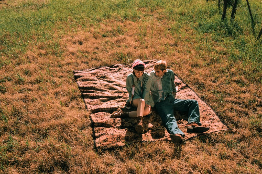 REBIRTH x Allinmag, foto emiliano zingale, direzione creativa greta naselli e federica lo cascio, styling daria alfì e giulia acciardi, abiti repunto zero waste fashion lab